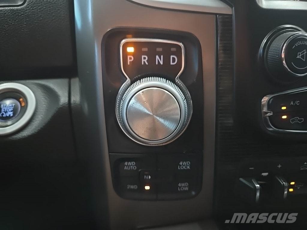 RAM 1500 شاحنات خفيفة/مفصلية الجوانب
