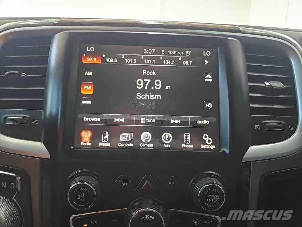 RAM 1500 شاحنات خفيفة/مفصلية الجوانب