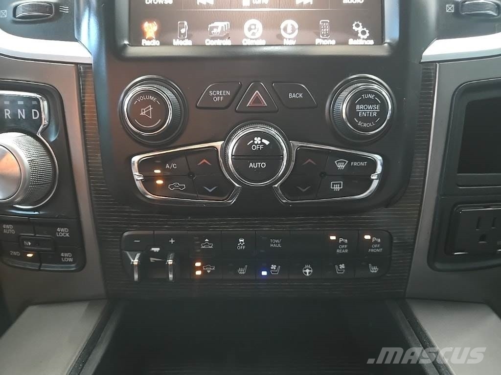 RAM 1500 شاحنات خفيفة/مفصلية الجوانب