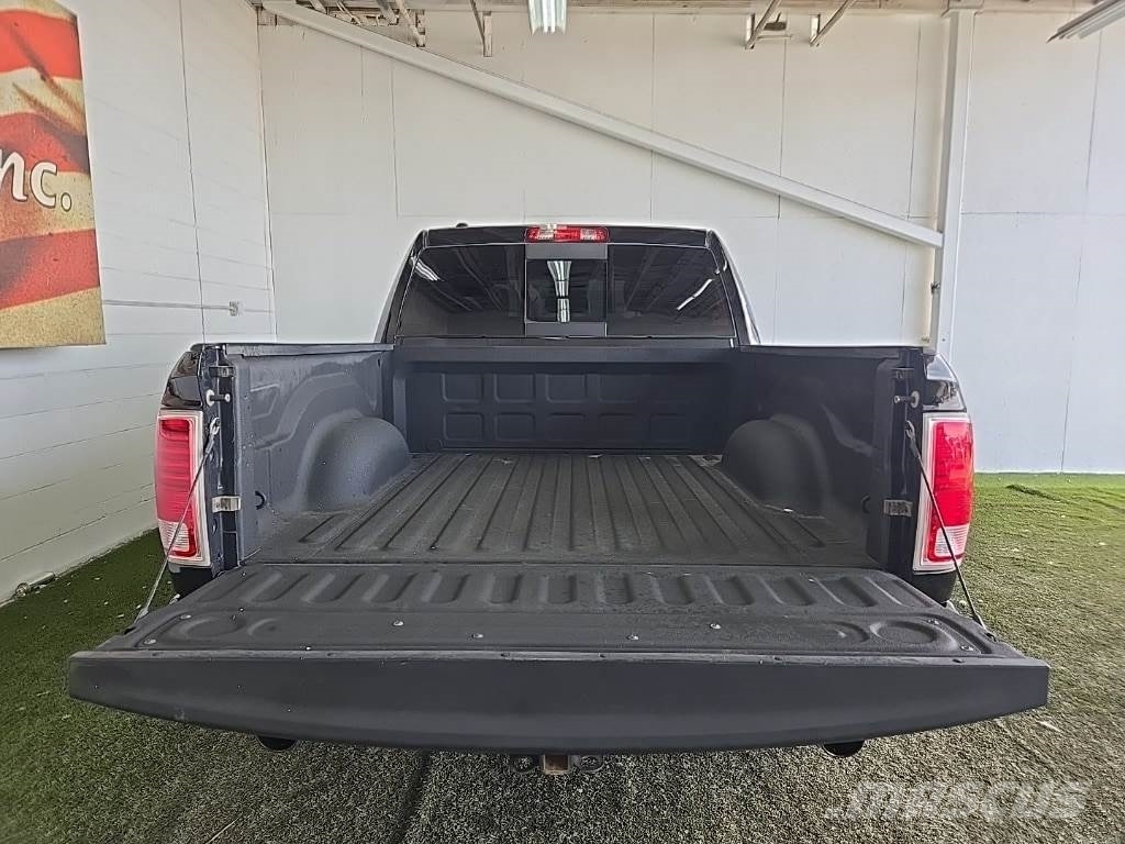 RAM 1500 شاحنات خفيفة/مفصلية الجوانب