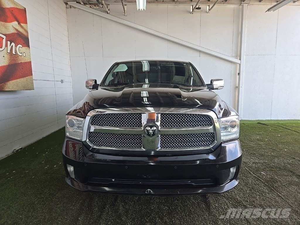 RAM 1500 شاحنات خفيفة/مفصلية الجوانب