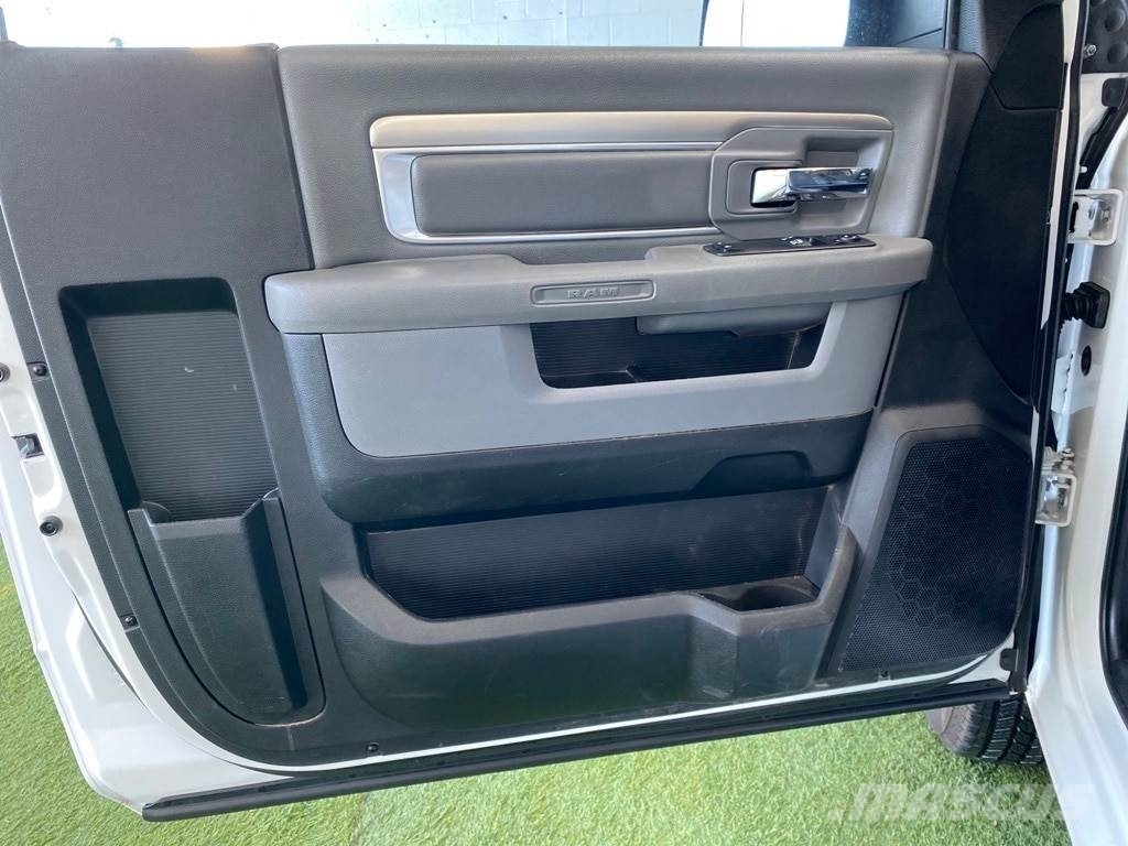 RAM 2500 شاحنات خفيفة/مفصلية الجوانب