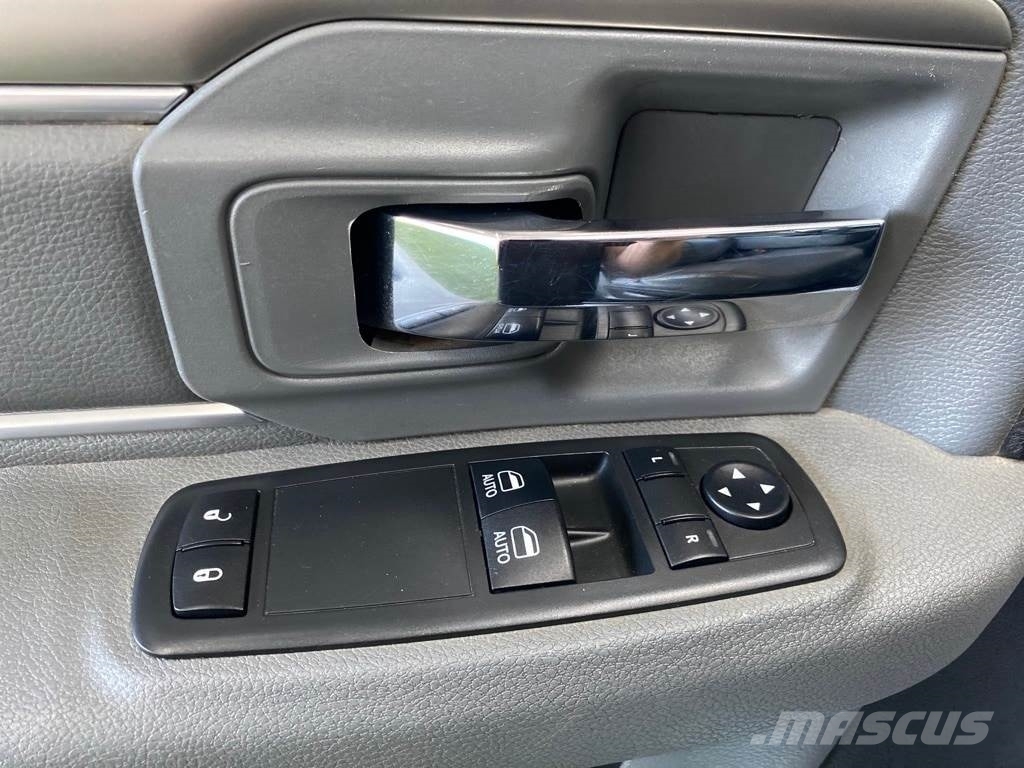 RAM 2500 شاحنات خفيفة/مفصلية الجوانب