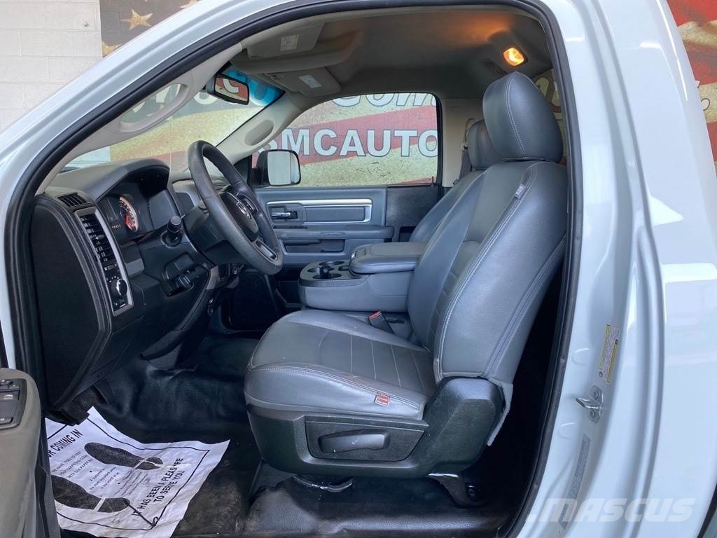 RAM 2500 شاحنات خفيفة/مفصلية الجوانب