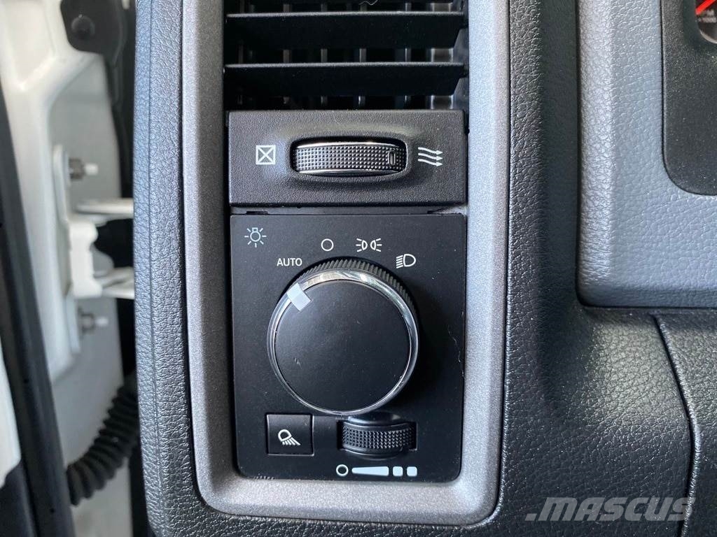 RAM 2500 شاحنات خفيفة/مفصلية الجوانب