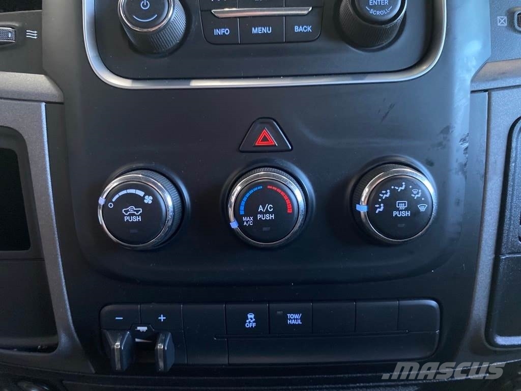 RAM 2500 شاحنات خفيفة/مفصلية الجوانب