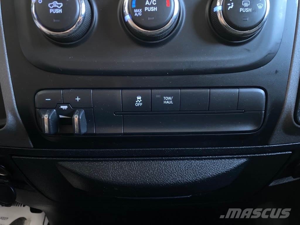 RAM 2500 شاحنات خفيفة/مفصلية الجوانب