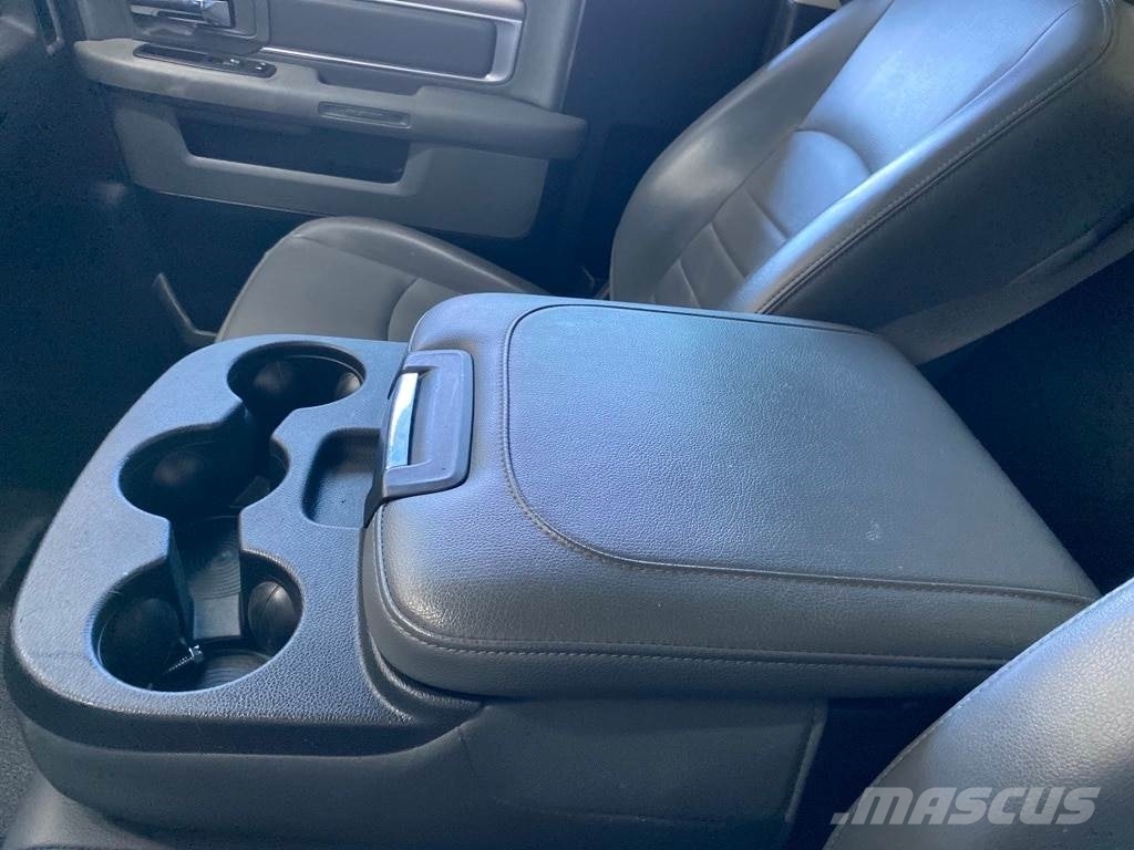 RAM 2500 شاحنات خفيفة/مفصلية الجوانب