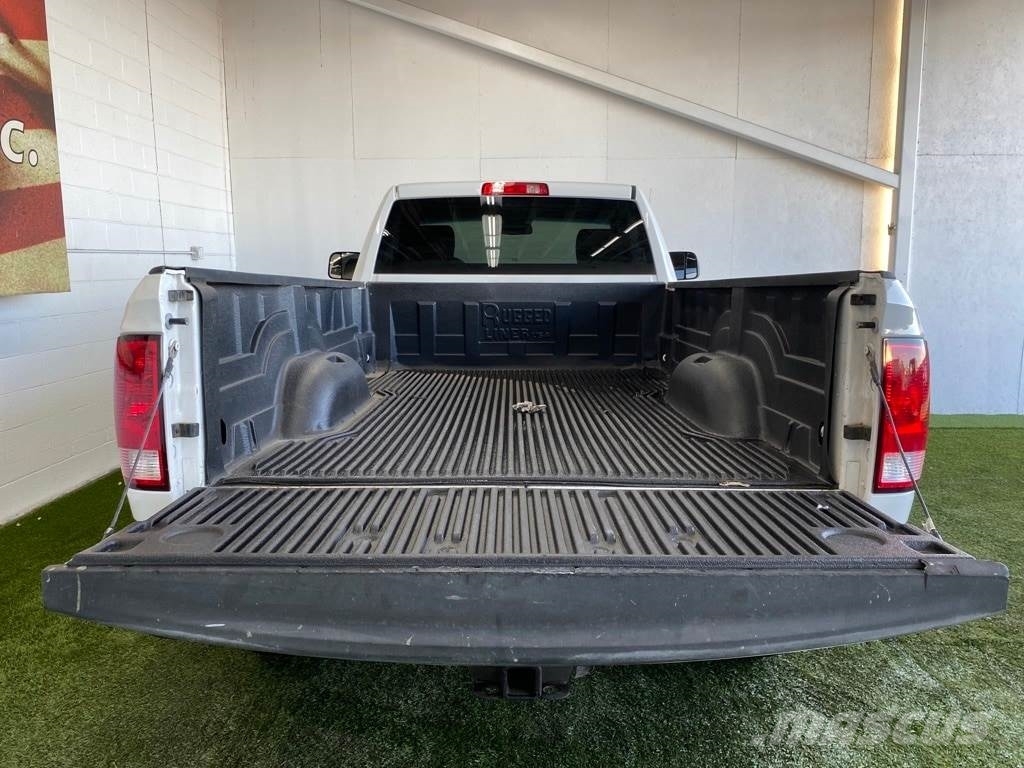 RAM 2500 شاحنات خفيفة/مفصلية الجوانب