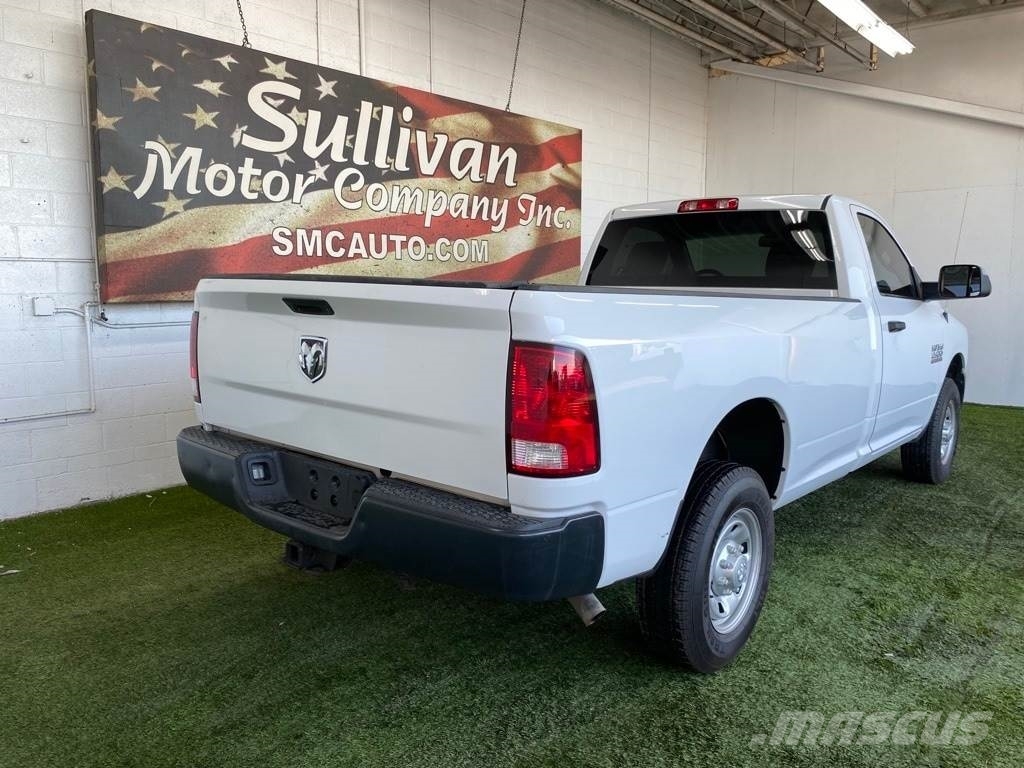 RAM 2500 شاحنات خفيفة/مفصلية الجوانب