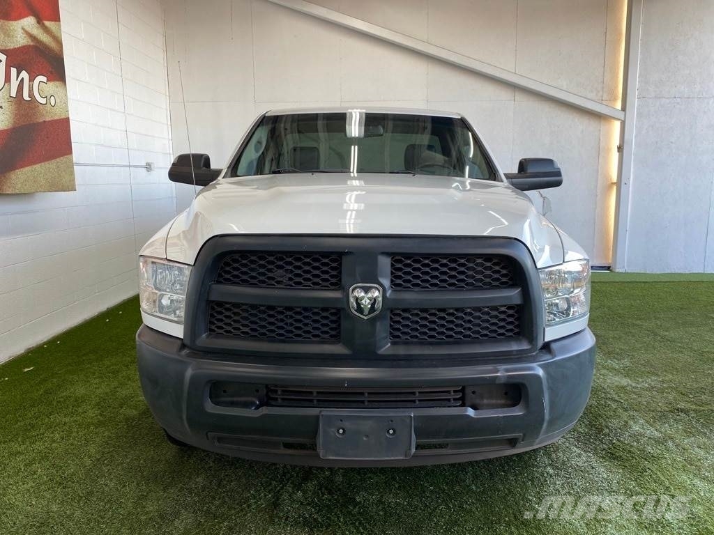 RAM 2500 شاحنات خفيفة/مفصلية الجوانب