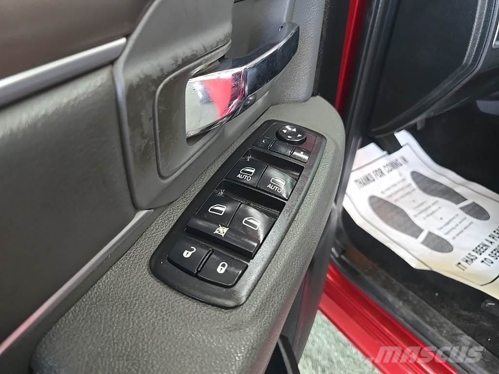 RAM 1500 شاحنات خفيفة/مفصلية الجوانب