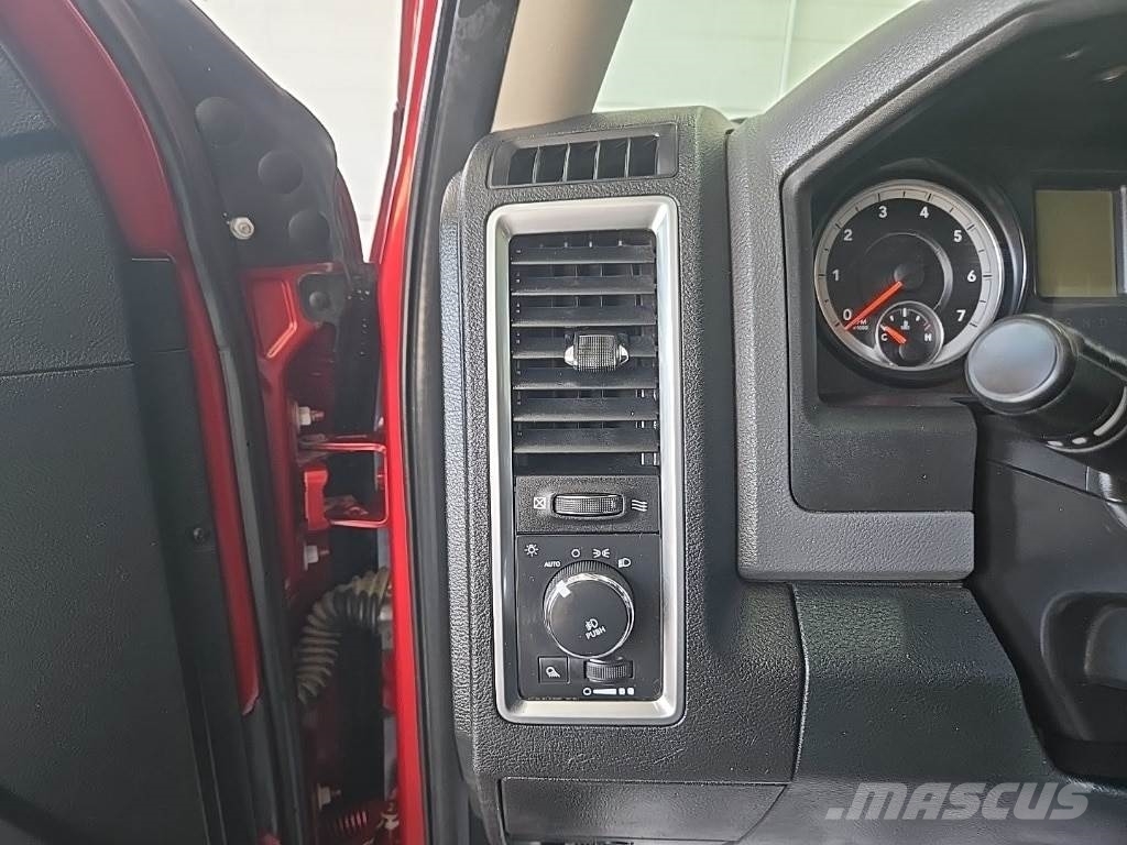 RAM 1500 شاحنات خفيفة/مفصلية الجوانب