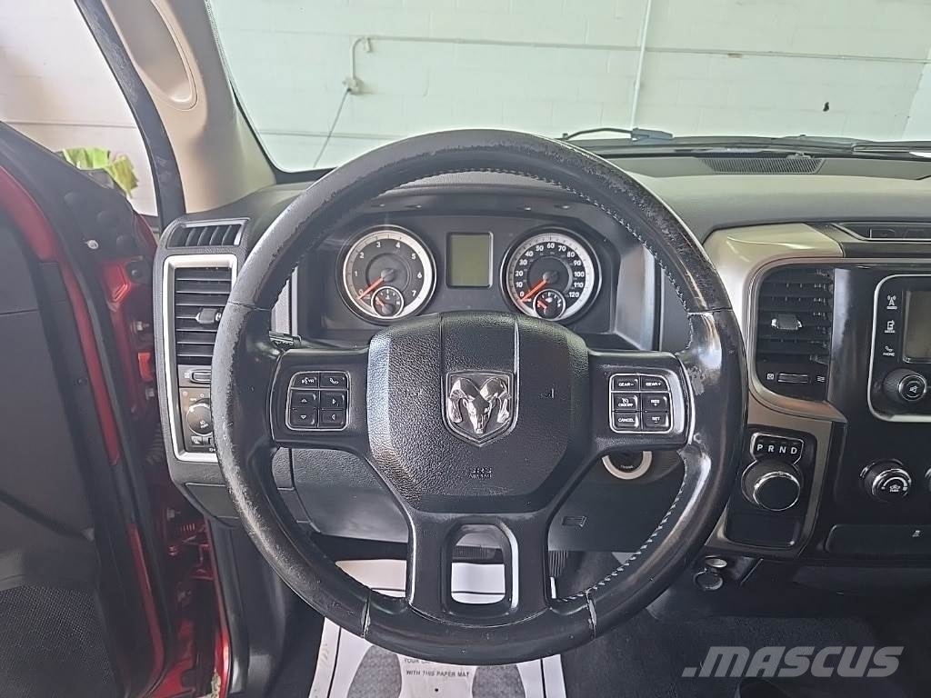 RAM 1500 شاحنات خفيفة/مفصلية الجوانب