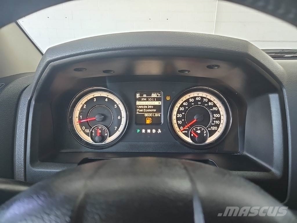 RAM 1500 شاحنات خفيفة/مفصلية الجوانب