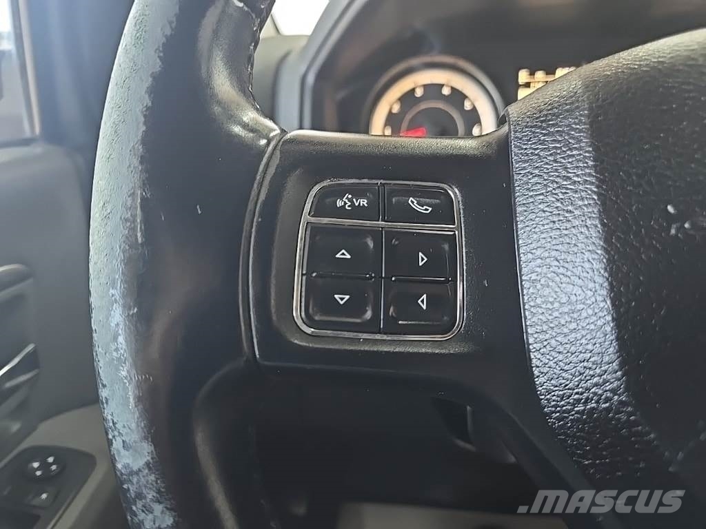 RAM 1500 شاحنات خفيفة/مفصلية الجوانب