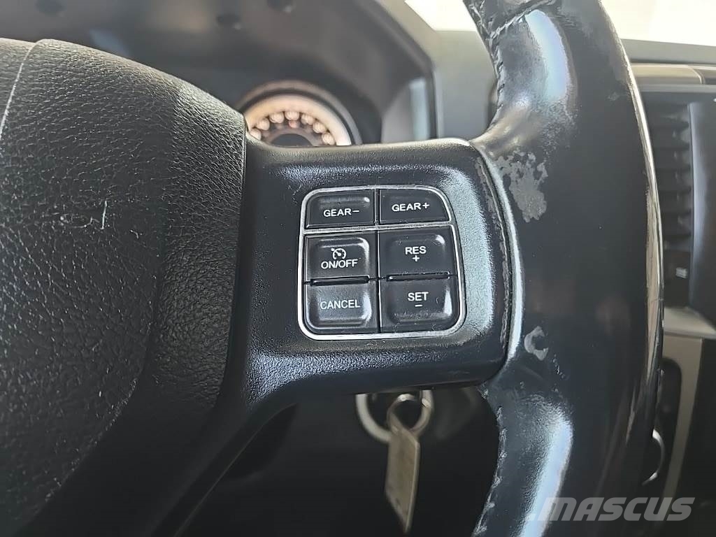 RAM 1500 شاحنات خفيفة/مفصلية الجوانب