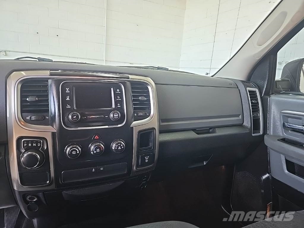 RAM 1500 شاحنات خفيفة/مفصلية الجوانب