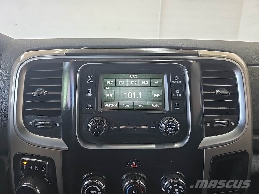 RAM 1500 شاحنات خفيفة/مفصلية الجوانب