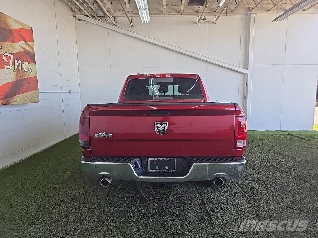 RAM 1500 شاحنات خفيفة/مفصلية الجوانب