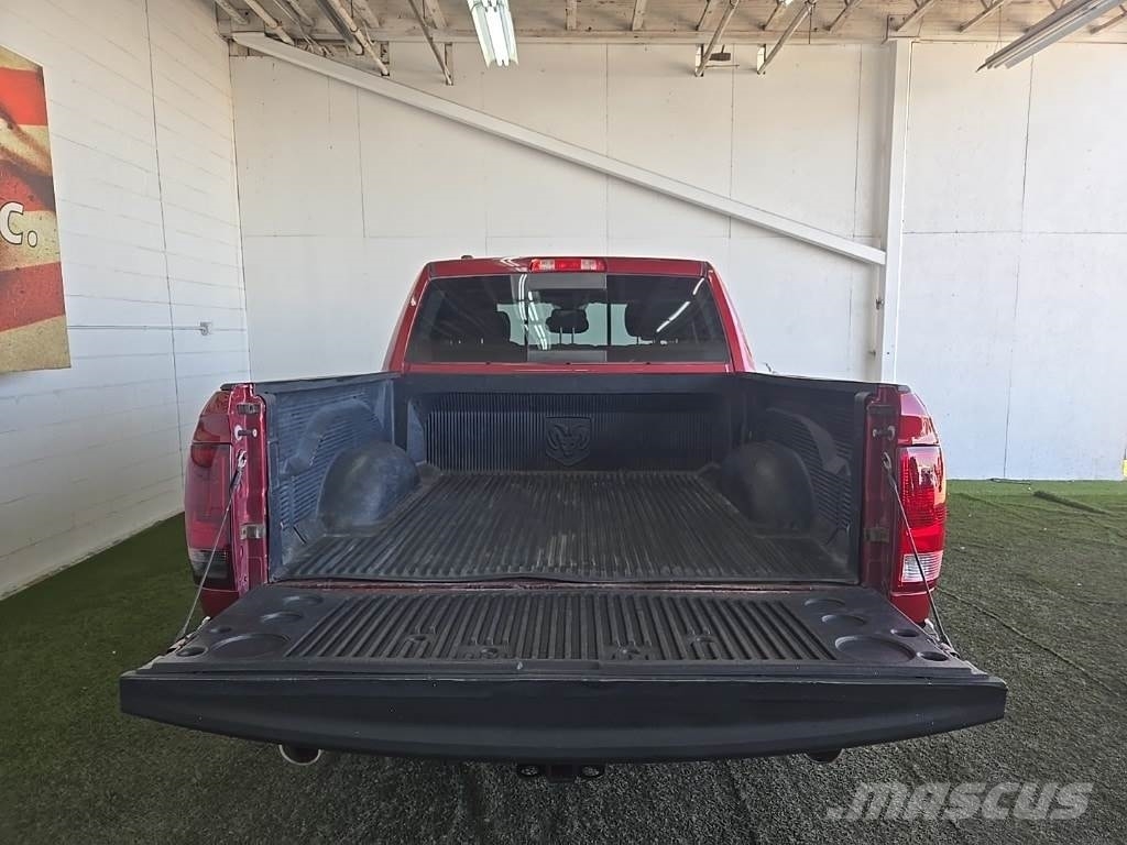 RAM 1500 شاحنات خفيفة/مفصلية الجوانب