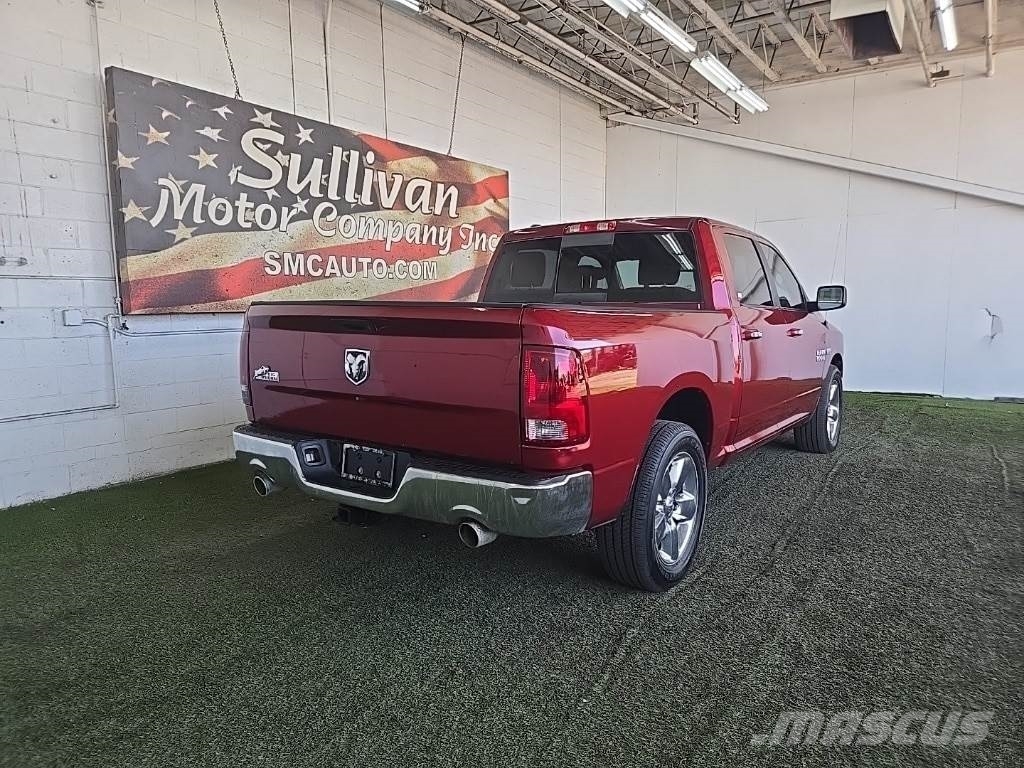 RAM 1500 شاحنات خفيفة/مفصلية الجوانب