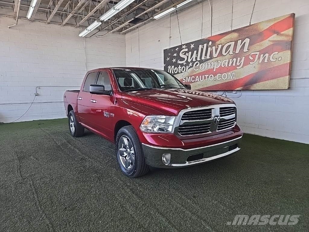 RAM 1500 شاحنات خفيفة/مفصلية الجوانب