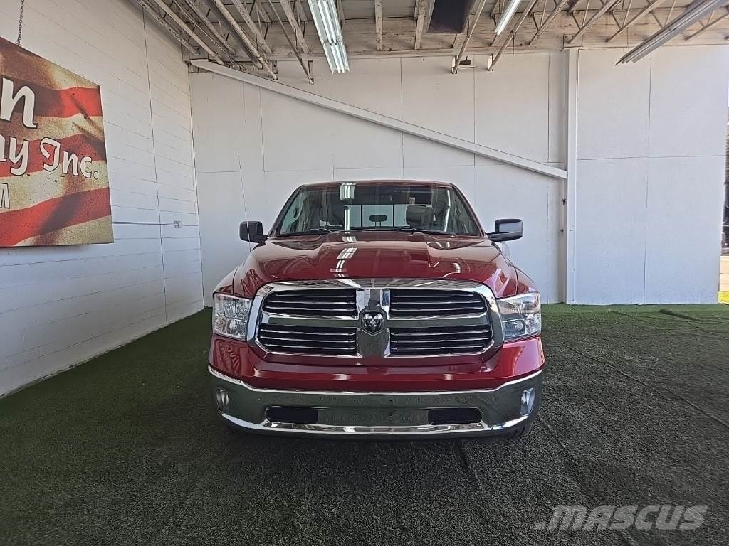 RAM 1500 شاحنات خفيفة/مفصلية الجوانب