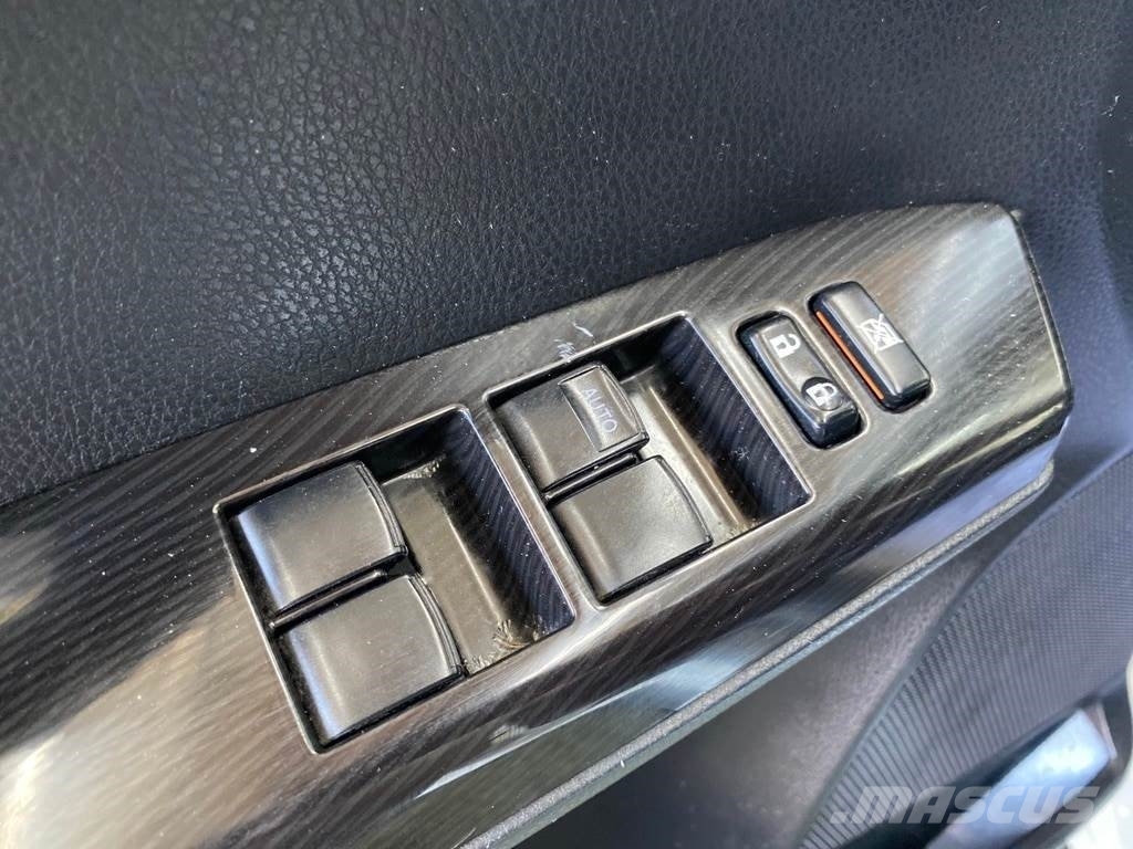 Toyota RAV4 سيارات