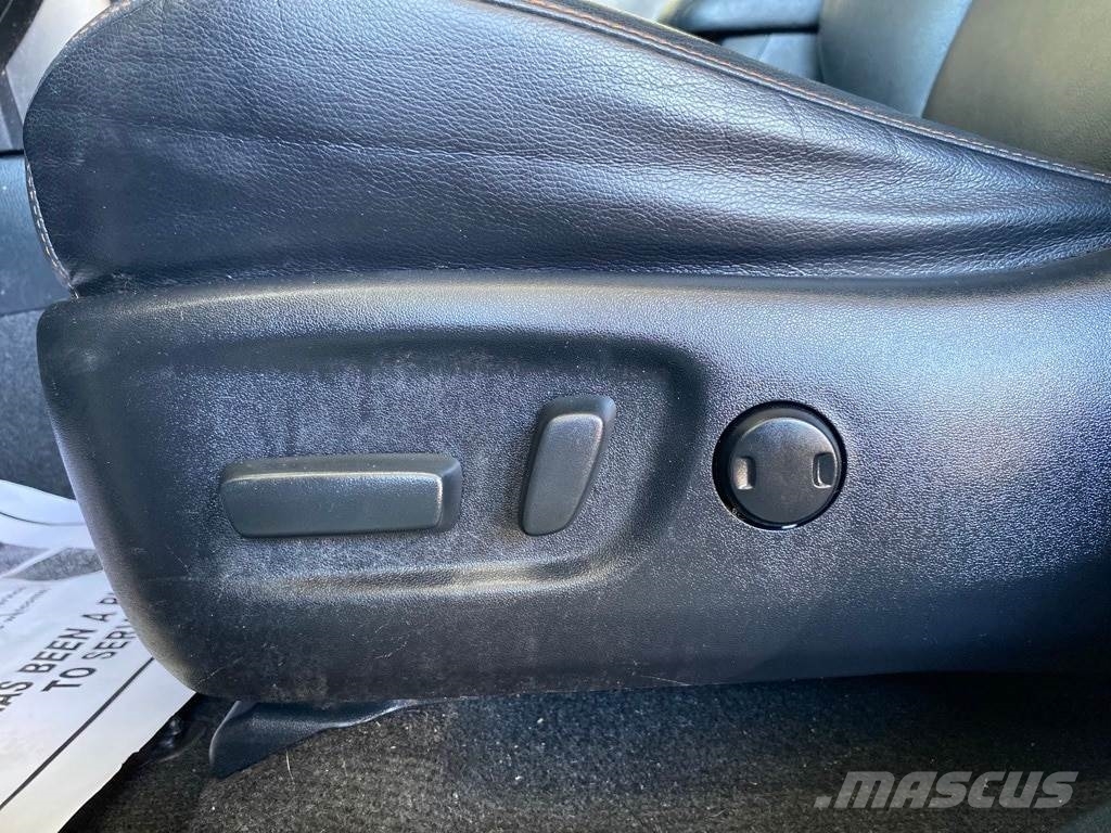 Toyota RAV4 سيارات