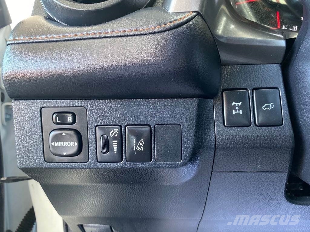 Toyota RAV4 سيارات