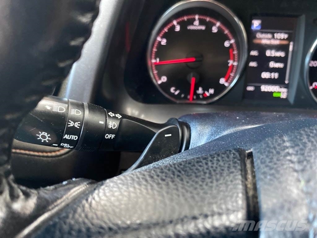 Toyota RAV4 سيارات