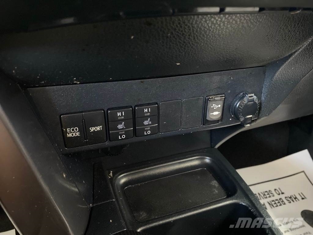 Toyota RAV4 سيارات
