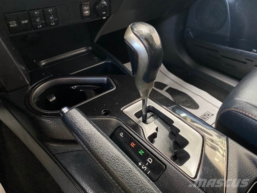 Toyota RAV4 سيارات