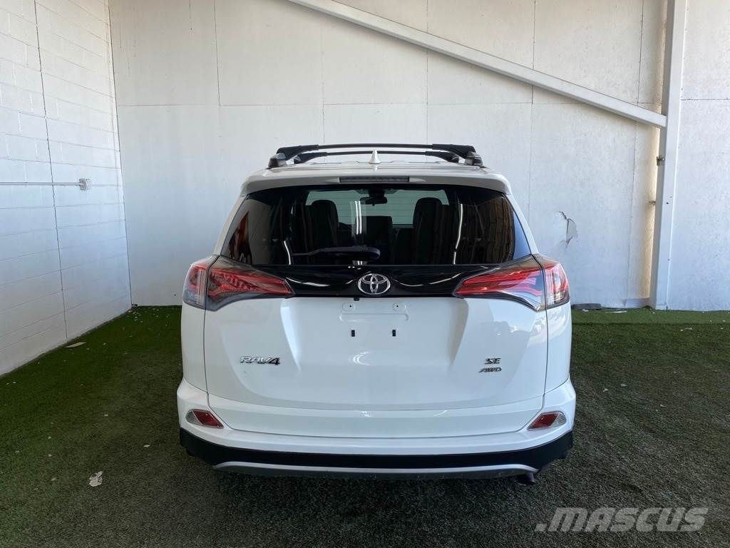 Toyota RAV4 سيارات