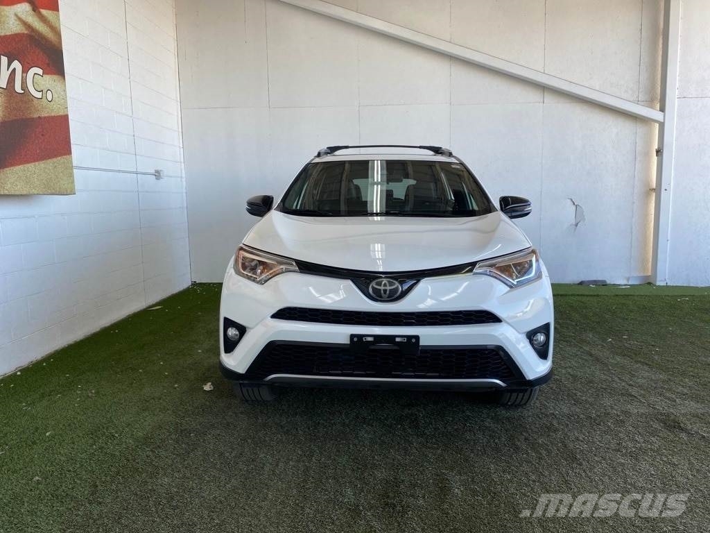 Toyota RAV4 سيارات