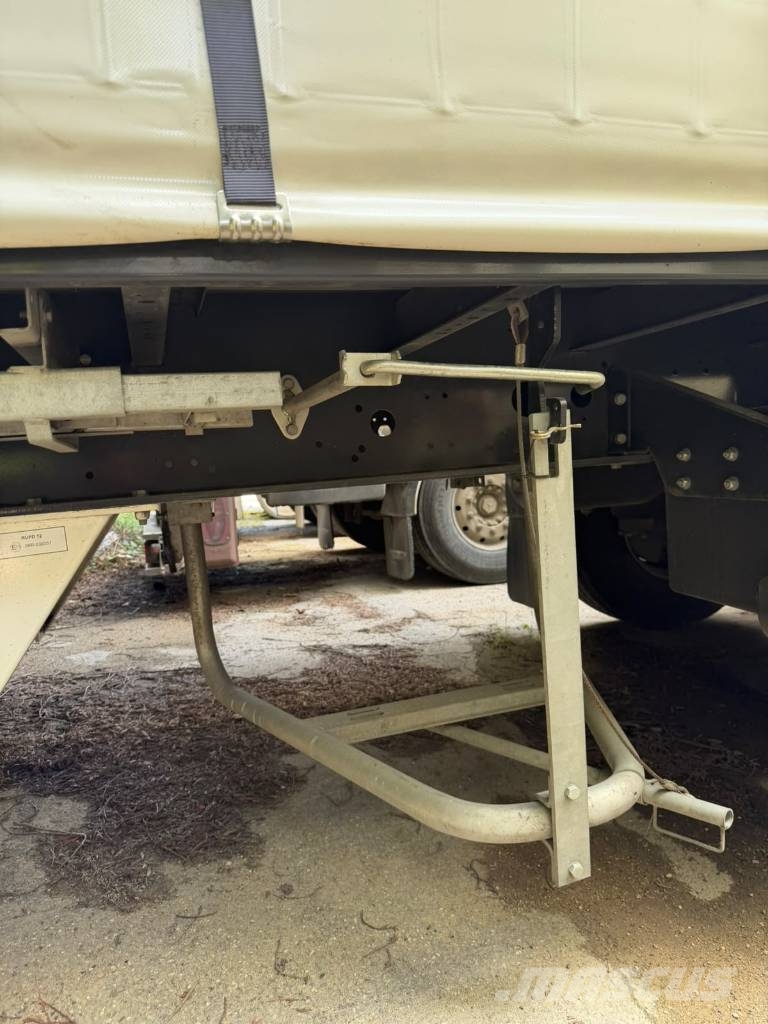 Kässbohrer PLSC (- de 5 000 km) Curtain sider semi-trailers