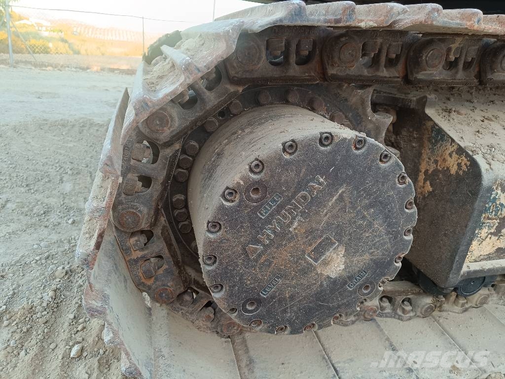 Hyundai R220LC-9A Pelle sur chenilles