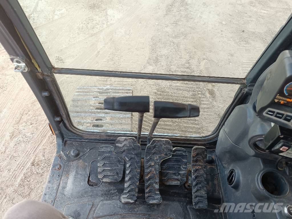 Hyundai R220LC-9A Pelle sur chenilles