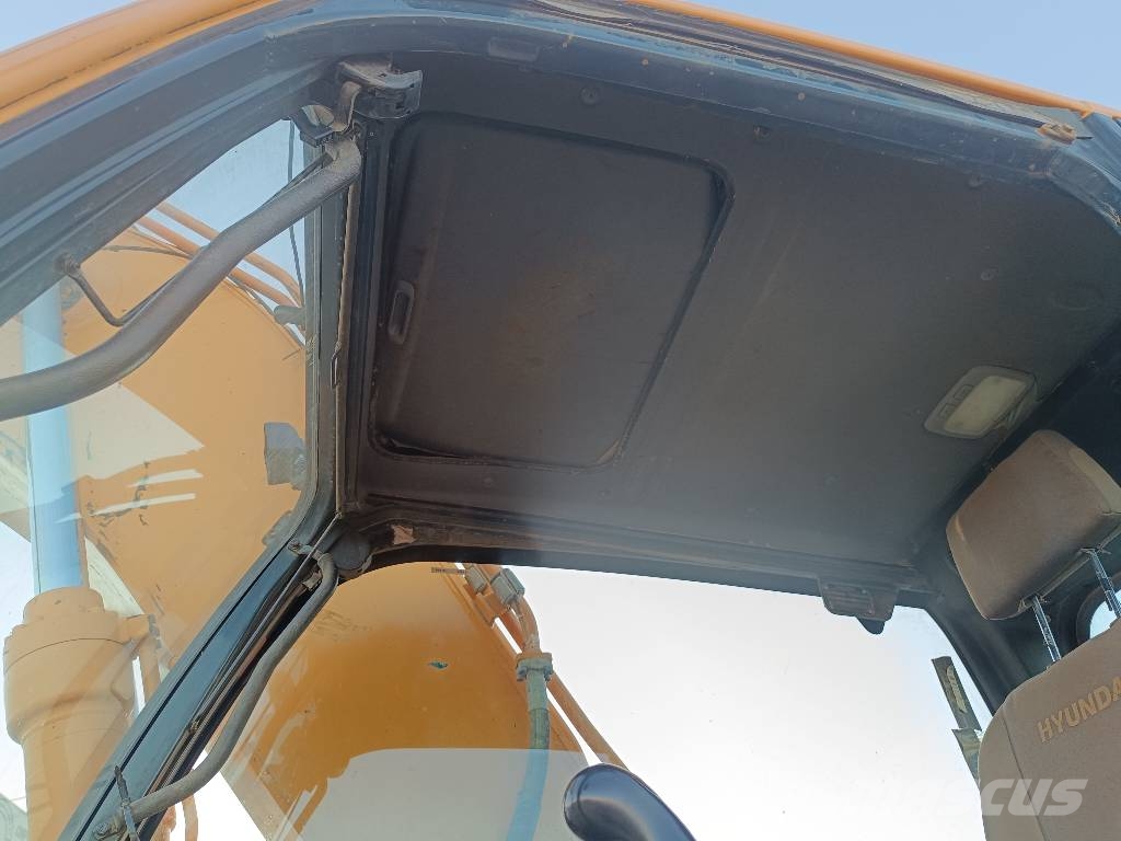 Hyundai R220LC-9A Pelle sur chenilles