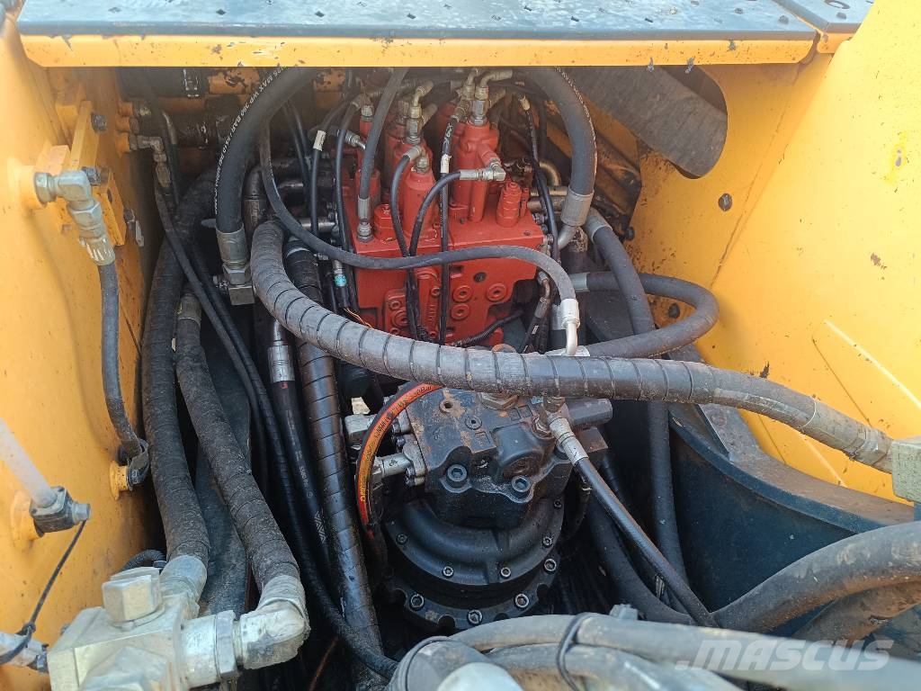 Hyundai R220LC-9A Pelle sur chenilles