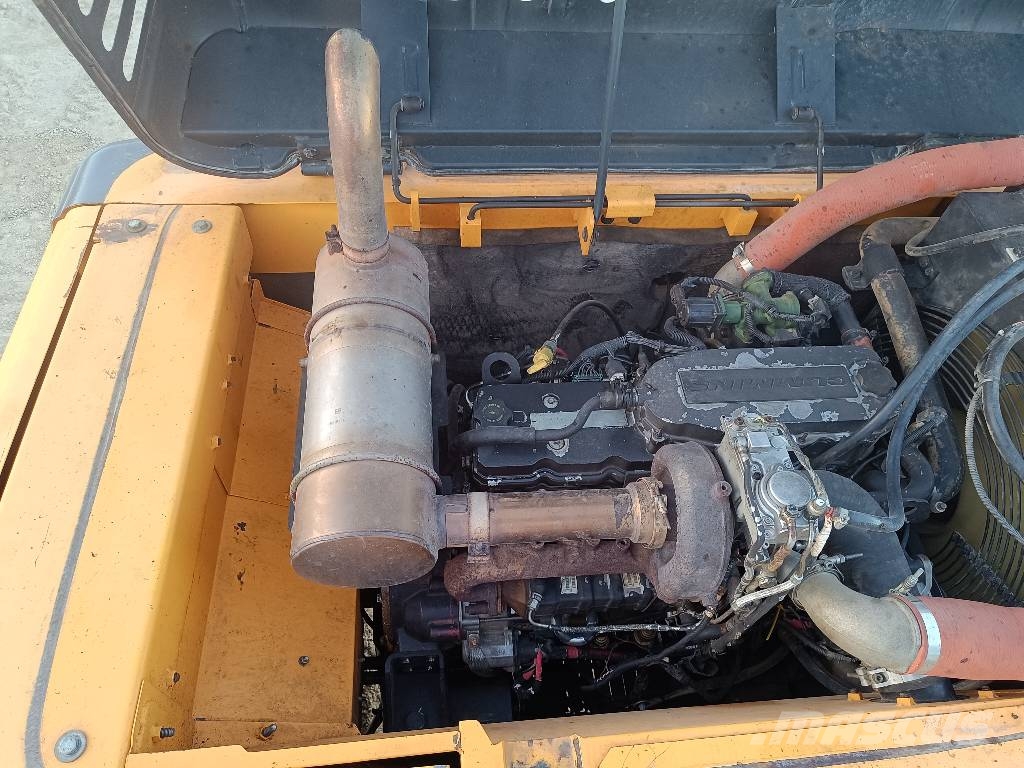 Hyundai R220LC-9A Pelle sur chenilles