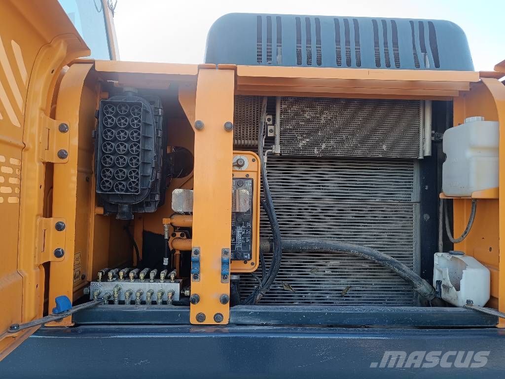 Hyundai R220LC-9A Pelle sur chenilles