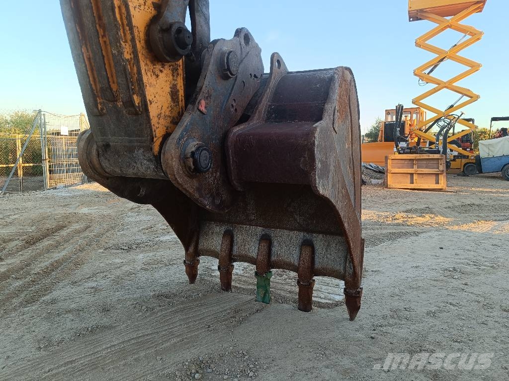 Hyundai R220LC-9A Pelle sur chenilles