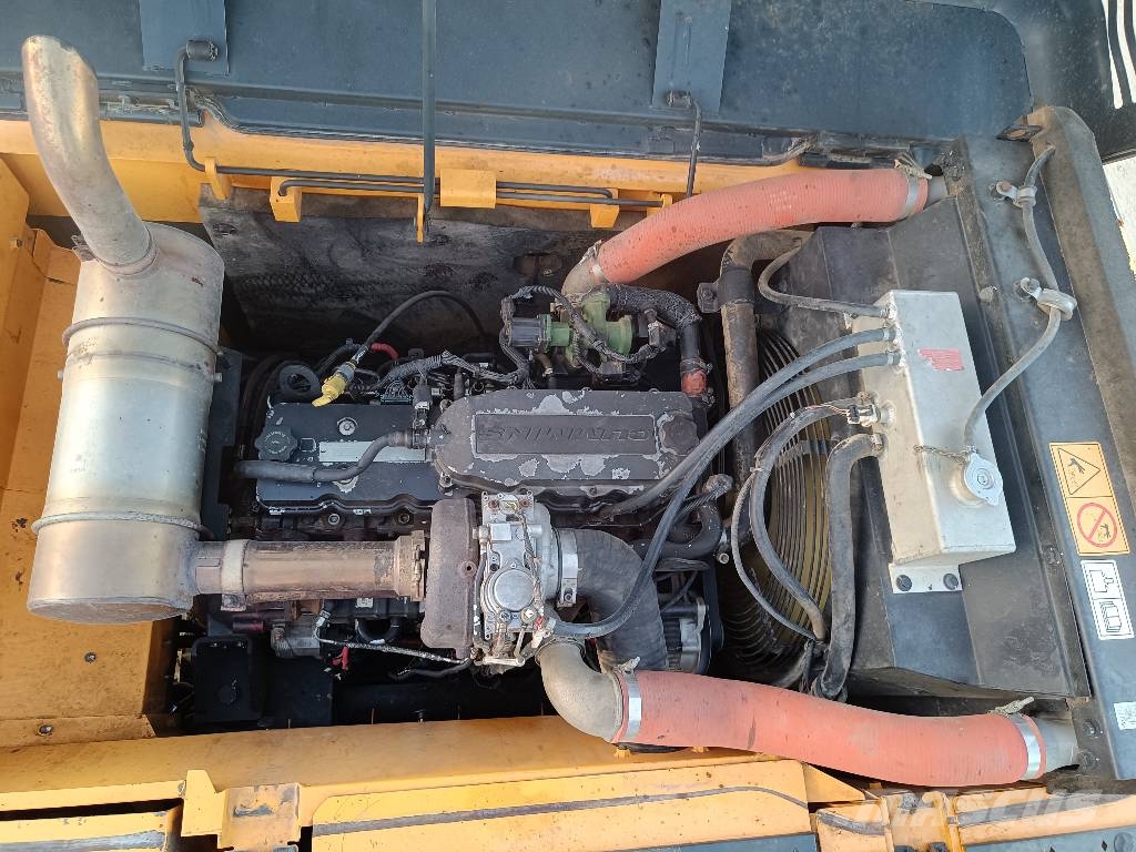 Hyundai R220LC-9A Pelle sur chenilles