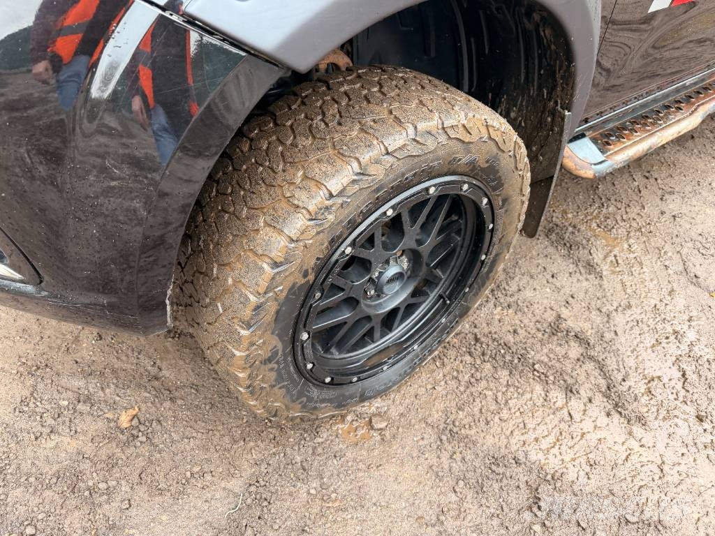 Nissan Navara Flakbilar/Pickuper