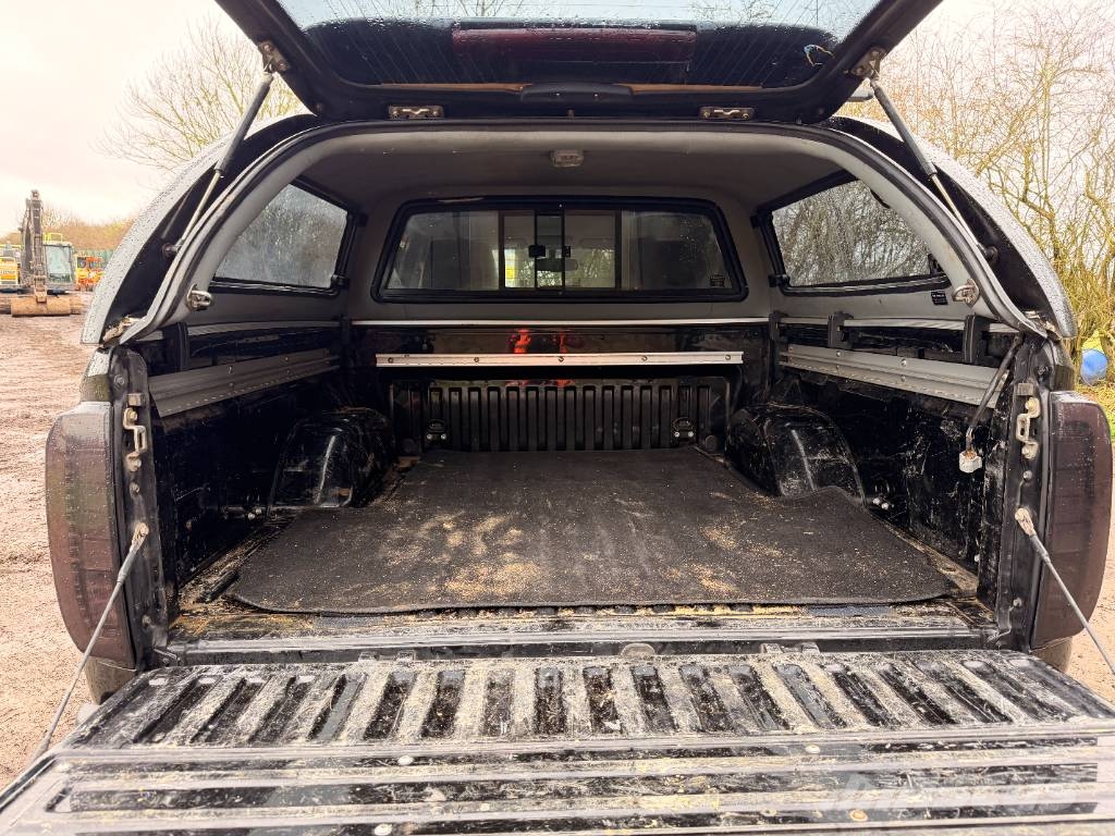 Nissan Navara Flakbilar/Pickuper