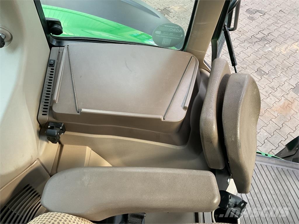 John Deere 6M 200 الجرارات