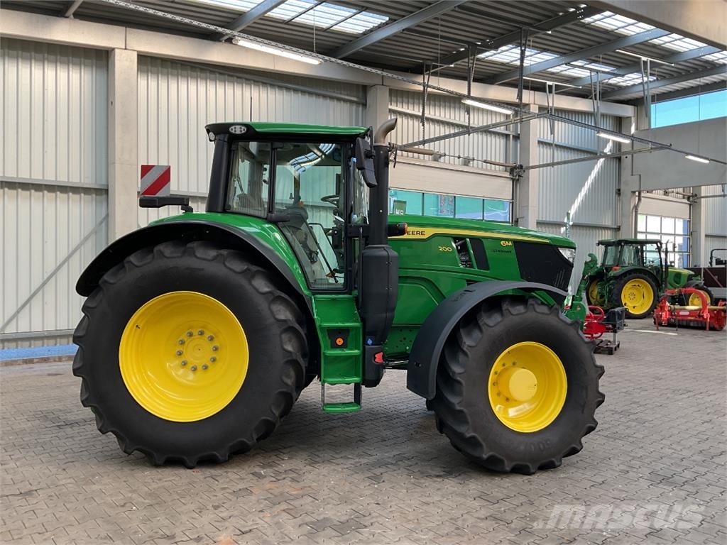 John Deere 6M 200 الجرارات