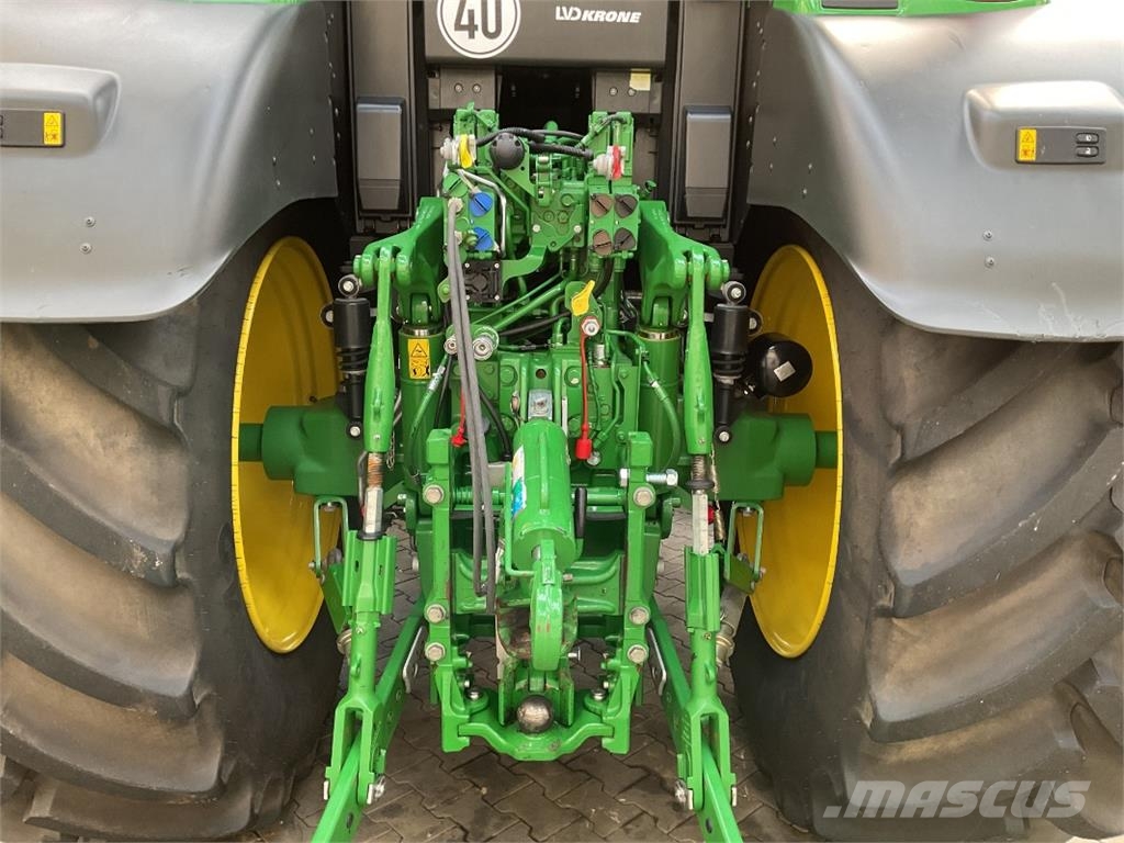 John Deere 6M 200 الجرارات